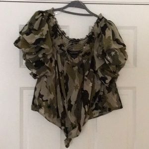 Front knotted Camo top